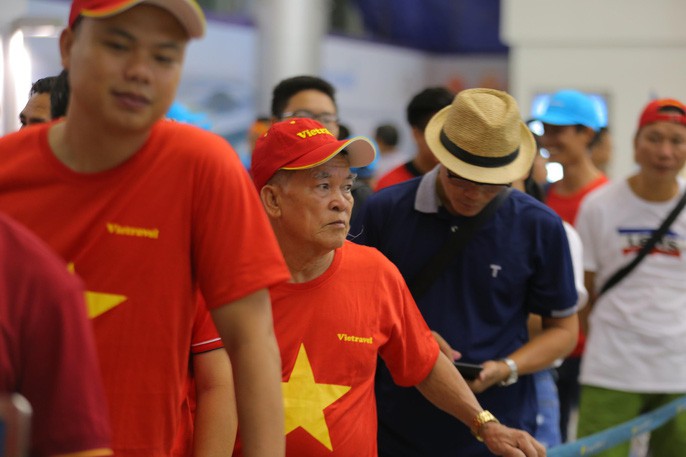 Hơn 300 CĐV bay sớm sang Indonesia tiếp lửa cho Olympic Việt Nam tranh HCĐ