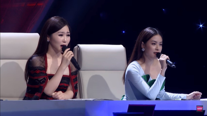 The Debut tập 13: Hương Tràm và Hoàng Thùy Linh liên tiếp đá đểu nhau trên sóng truyền hình