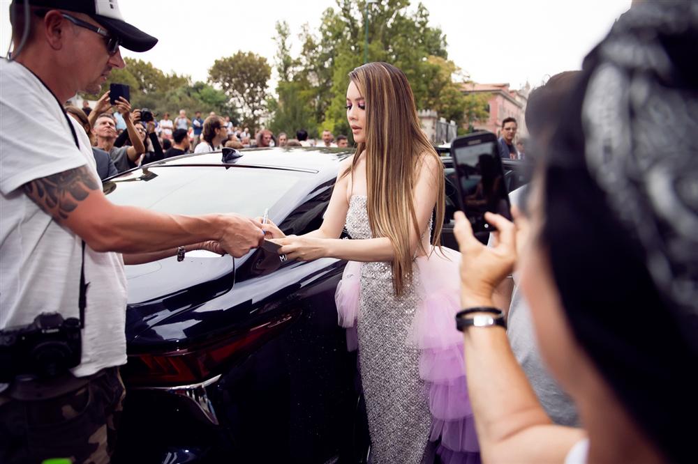 Đi tranh Sư tử vàng tại liên hoan phim Venice, Lý Nhã Kỳ được truyền thông quốc tế bao vây Đi tranh Sư tử vàng tại liên hoan phim Venice, Lý Nhã Kỳ được truyền thông quốc tế bao vây