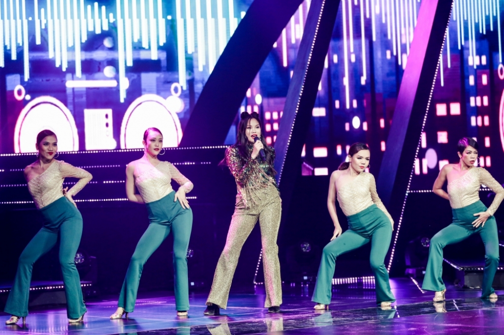 The Debut tập 13: Chê Chi Pu là hotgirl đi hát nhưng Hương Tràm vẫn chọn Từ hôm nay cho học trò của mình