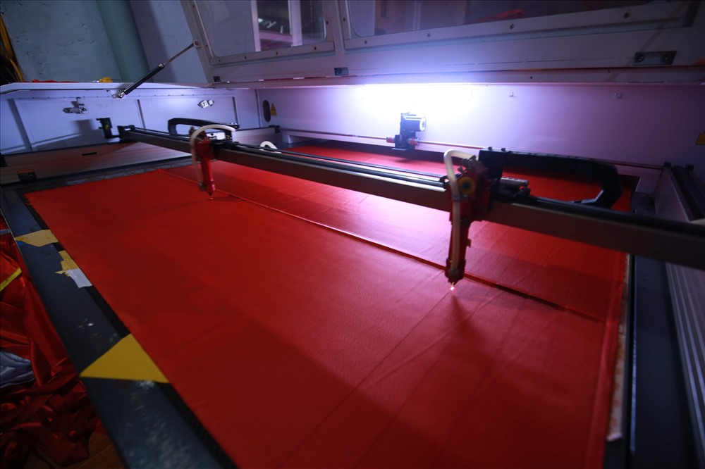 Tất bật, rộn ràng trong gia đình 4 đời may cờ Tổ quốc trước Quốc khánh 2.9