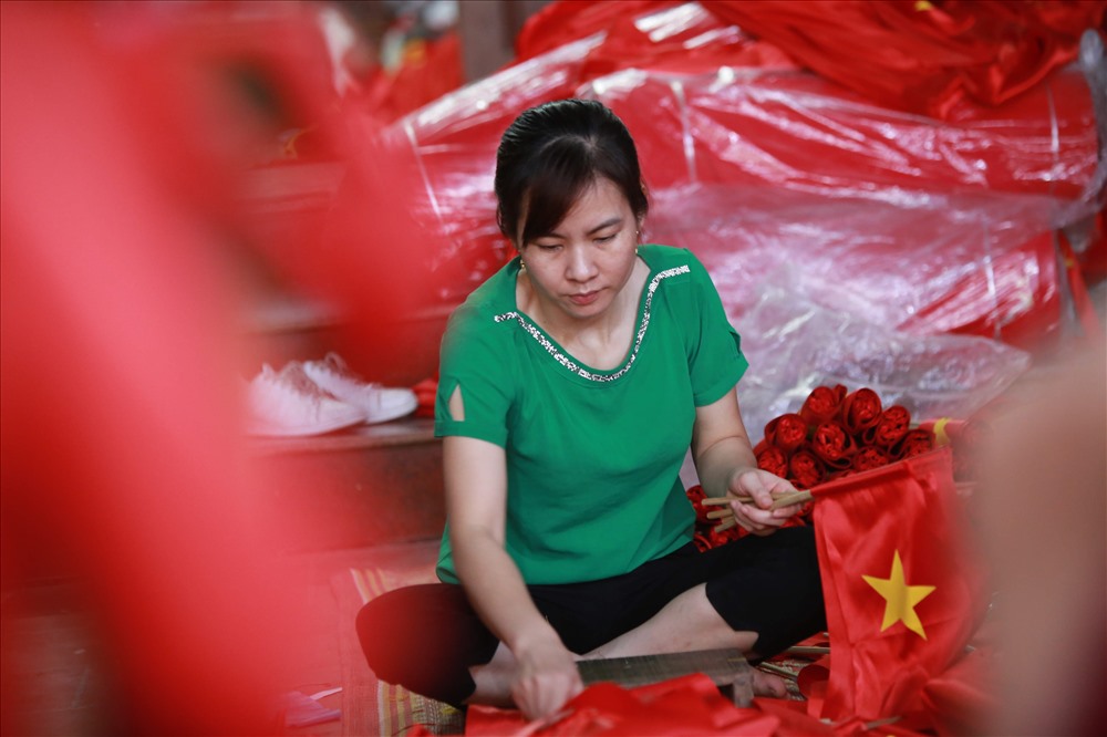 Tất bật, rộn ràng trong gia đình 4 đời may cờ Tổ quốc trước Quốc khánh 2.9