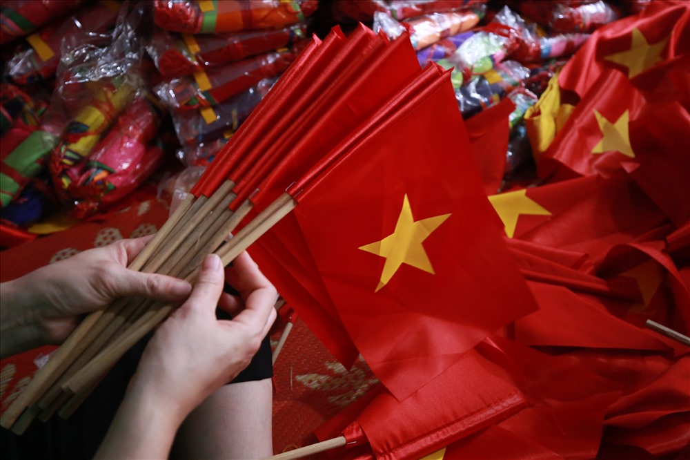 Tất bật, rộn ràng trong gia đình 4 đời may cờ Tổ quốc trước Quốc khánh 2.9