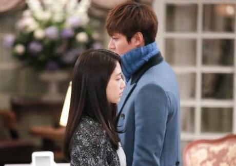 Bất ngờ gặp tình cũ trong ngày ra mắt em rể, anh thì thầm 1 câu khiến tôi chết điếng