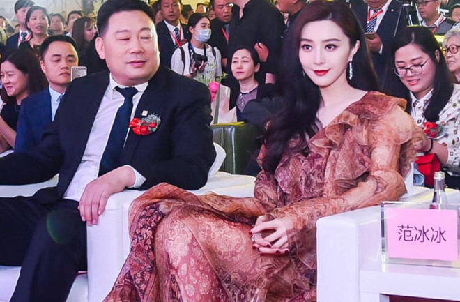 Chồng cũ Huỳnh Dịch: Phạm Băng Băng bị bắt ở Vô Tích