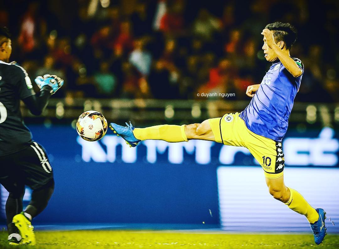 Tiền đạo Văn Quyết - người ghi bàn thắng tung lưới Olympic UAE già thứ nhì đội tuyển, là anh rể tương lai của Duy Mạnh