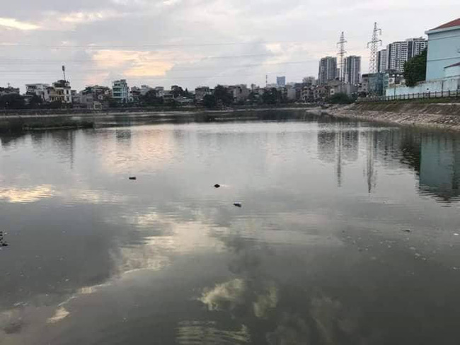 Hà Nội: Bàng hoàng phát hiện xác người đàn ông nổi trên mặt hồ