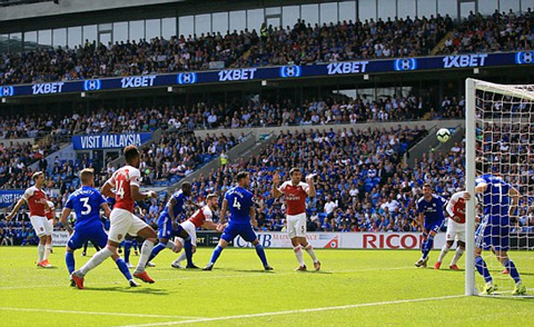 Song tấu Aubameyang - Lacazette nổ súng, Arsenal nối tiếp mạch thắng