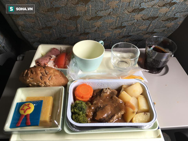 U23 Việt Nam nhận món quà đặc biệt trên chuyến bay về nước