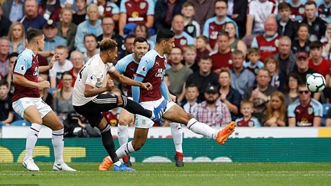 Lukaku lập cú đúp, M.U tạm thoát cơn khủng hoảng