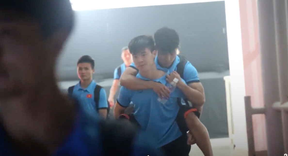 Cầu thủ Olympic Việt đồng loạt xin lỗi sau giải đấu cuối cùng ở cấp độ U23, fan xúc động hỏi: Có gì mà phải xin lỗi?