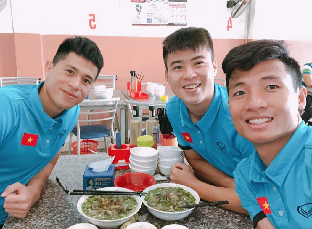 Cầu thủ Olympic Việt đồng loạt xin lỗi sau giải đấu cuối cùng ở cấp độ U23, fan xúc động hỏi: Có gì mà phải xin lỗi?