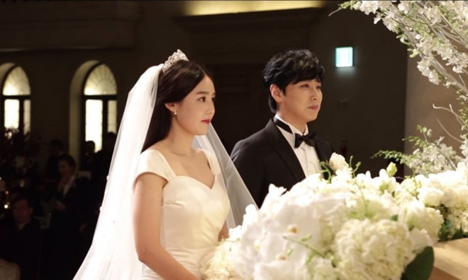 4 thần tượng Kpop bị tẩy chay vì công khai người yêu, kết hôn