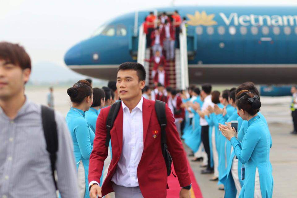 Những hình ảnh chuẩn soái ca của cầu thủ U23 tại sân bay Nội Bài