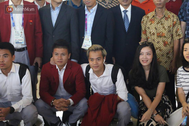 Cầu thủ Olympic Việt Nam nén nỗi buồn, sắp xếp hành lý lên đường về nước