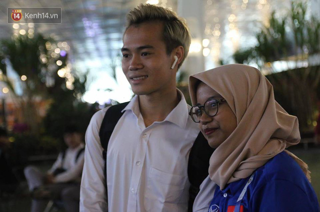 Cầu thủ Olympic Việt Nam nén nỗi buồn, sắp xếp hành lý lên đường về nước