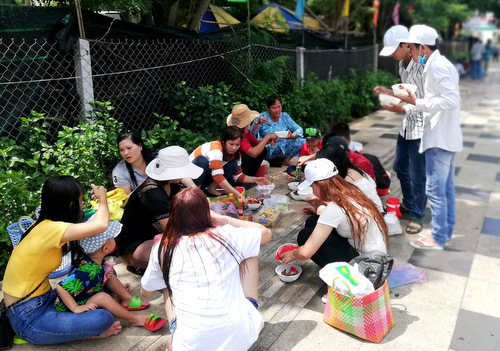 Biển Vũng Tàu đông nghịt người ngày 2/9, hàng chục trẻ em lạc cha mẹ