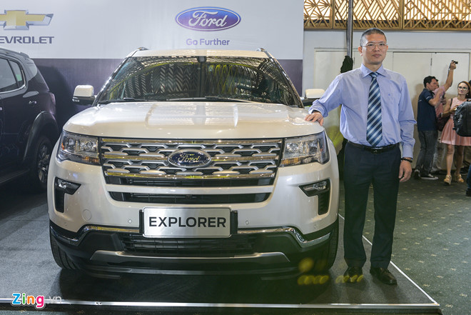 Đại lý bán Ford Explorer bia kèm lạc hơn 200 triệu đồng