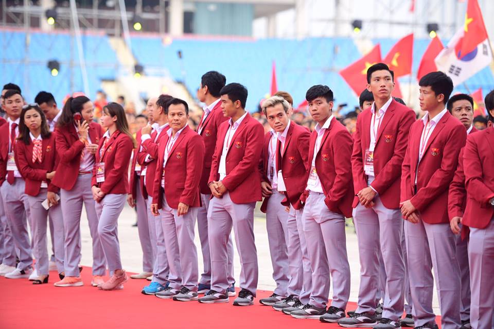 Hành động cực dễ thương của Công Phượng, Đức Chinh tại chảo lửa Mỹ Đình