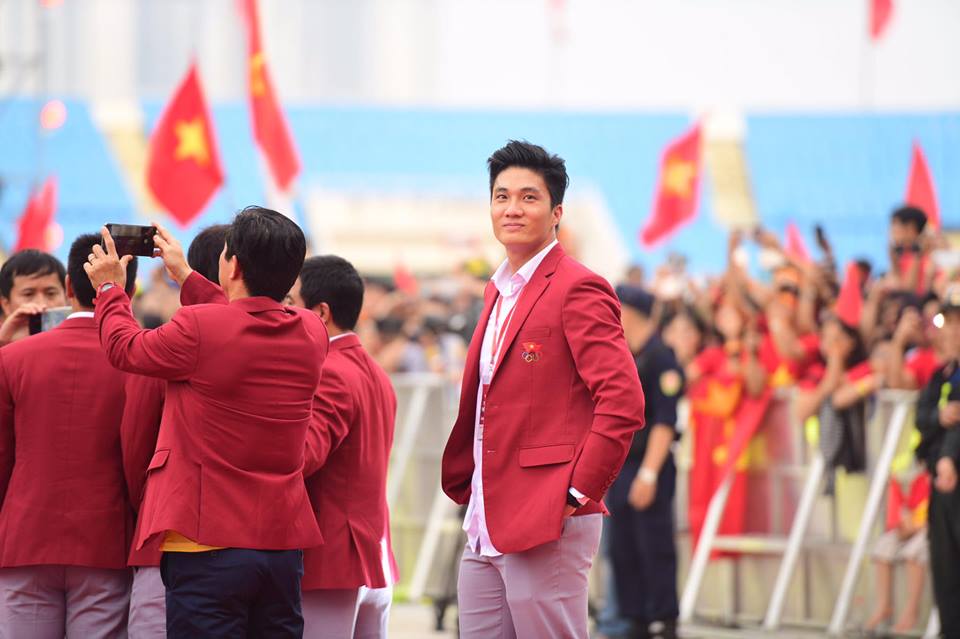 Hành động cực dễ thương của Công Phượng, Đức Chinh tại chảo lửa Mỹ Đình