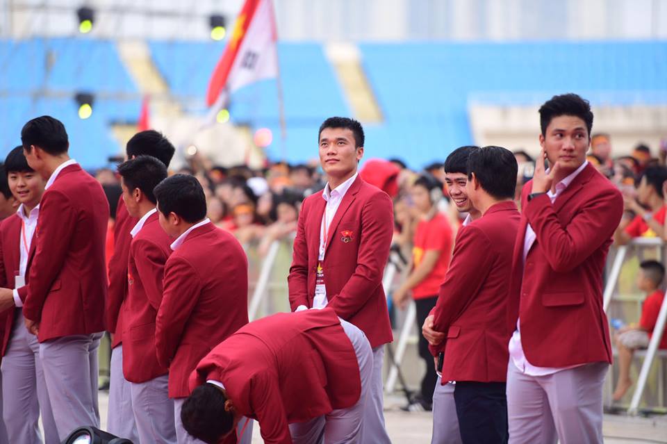 Hành động cực dễ thương của Công Phượng, Đức Chinh tại chảo lửa Mỹ Đình