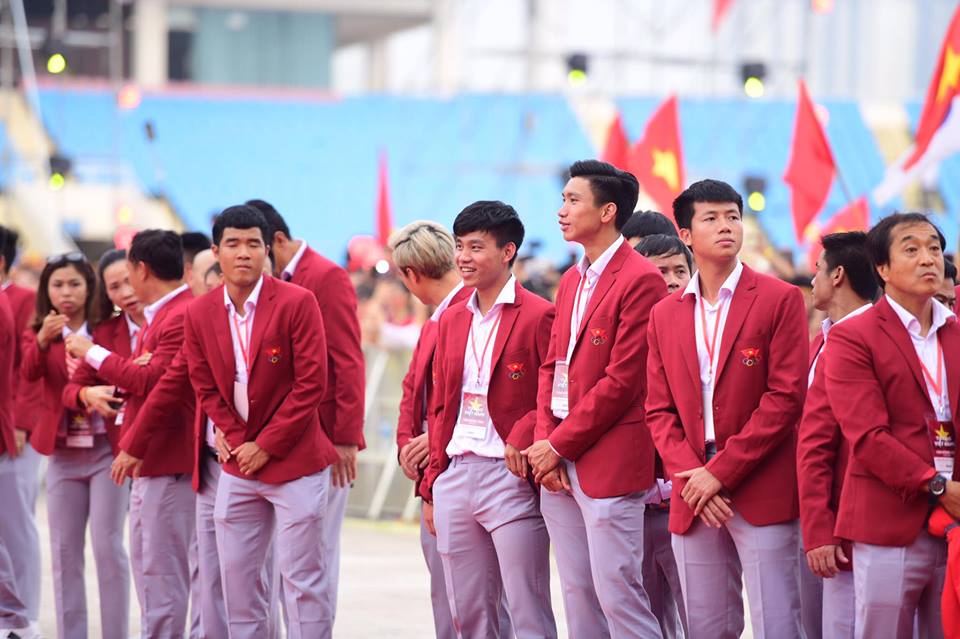 Hành động cực dễ thương của Công Phượng, Đức Chinh tại chảo lửa Mỹ Đình