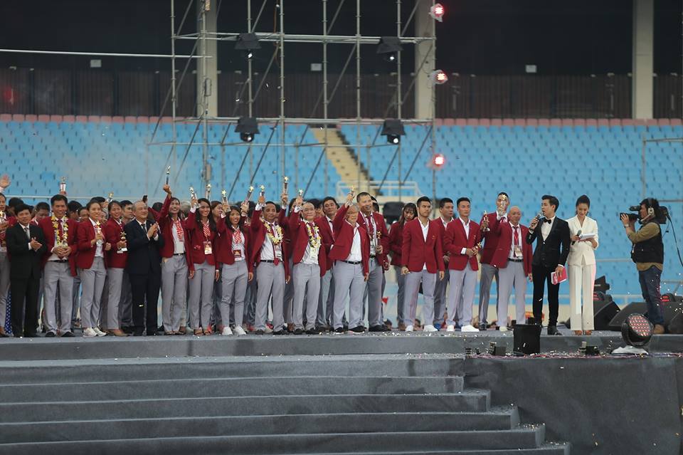 Hành động cực dễ thương của Công Phượng, Đức Chinh tại chảo lửa Mỹ Đình