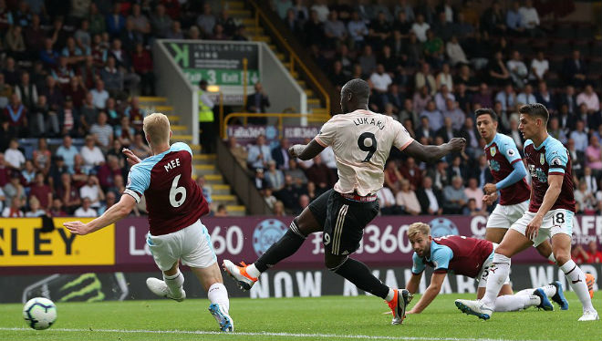 MU thắng hú vía: Mourinho nức nở khen Lukaku, nói gì về Pogba hỏng 11m?