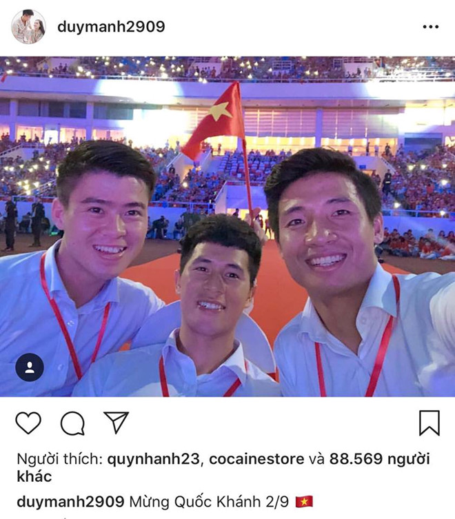 Tiến Dũng, Quang Hải, Đức Chinh tụ tập ăn uống sau lễ vinh danh