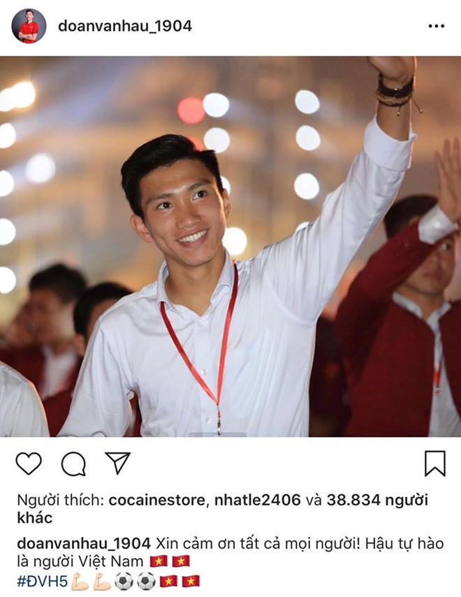 Tiến Dũng, Quang Hải, Đức Chinh tụ tập ăn uống sau lễ vinh danh