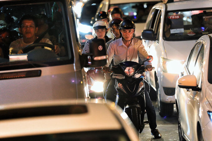 Trung tâm Sài Gòn kẹt cứng đêm Quốc khánh