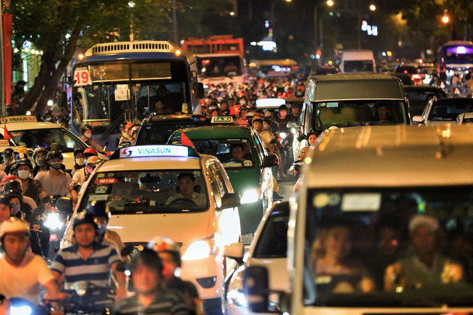 Trung tâm Sài Gòn kẹt cứng đêm Quốc khánh