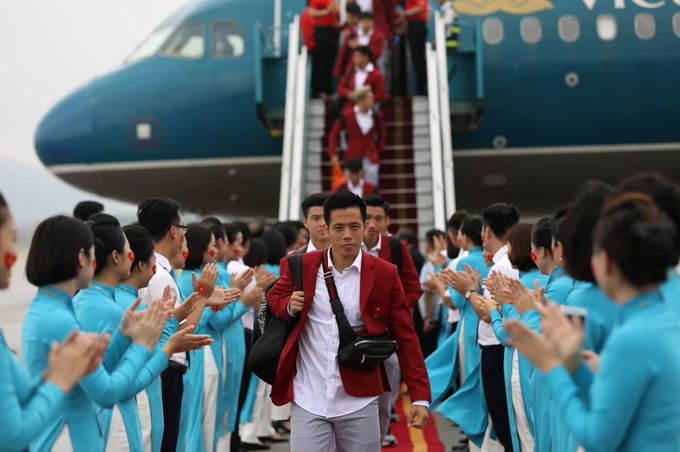 Những khoảnh khắc khi trở về Hà Nội của tuyển Olympic