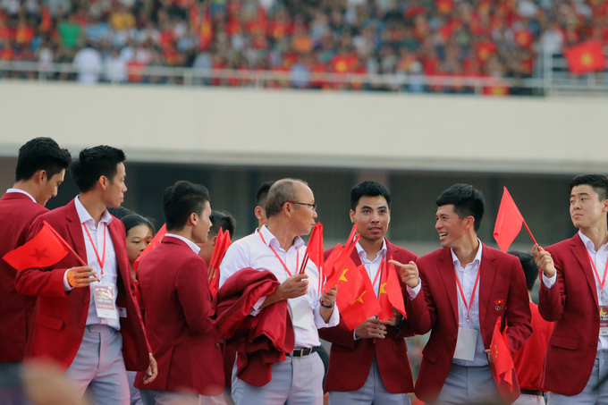 Những khoảnh khắc khi trở về Hà Nội của tuyển Olympic