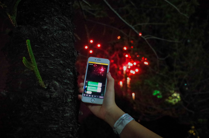 Người Sài Gòn chen chân xem bắn pháo hoa