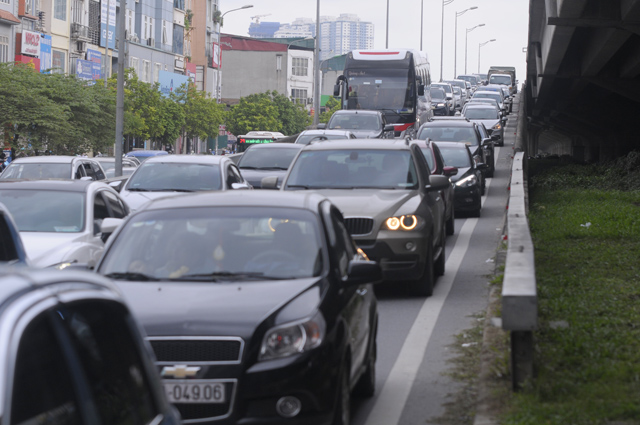 Ảnh: Sau lễ 2.9, người dân ùn ùn đổ về Hà Nội, giao thông hỗn loạn