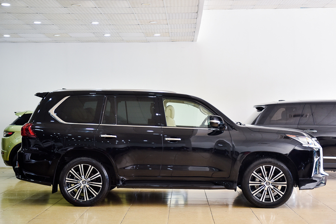 Lexus LX 570 phiên bản 4 chỗ của Dubai tại Việt Nam