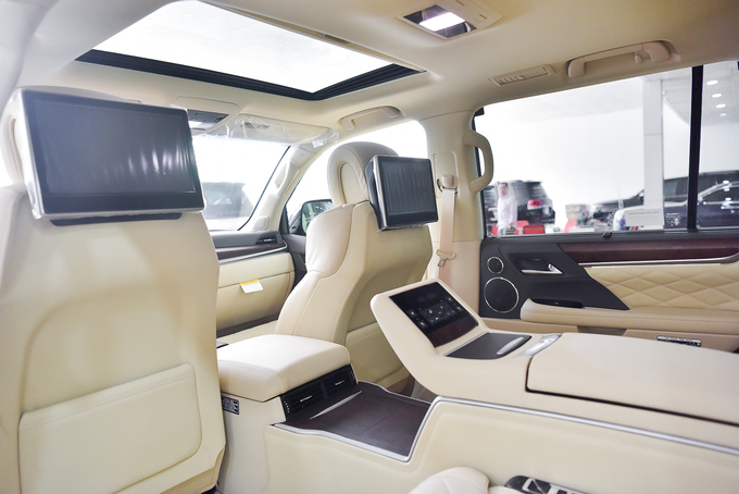 Lexus LX 570 phiên bản 4 chỗ của Dubai tại Việt Nam