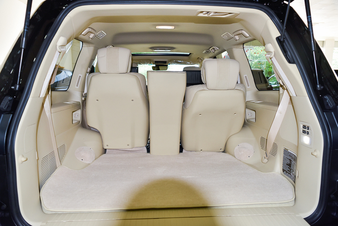 Lexus LX 570 phiên bản 4 chỗ của Dubai tại Việt Nam