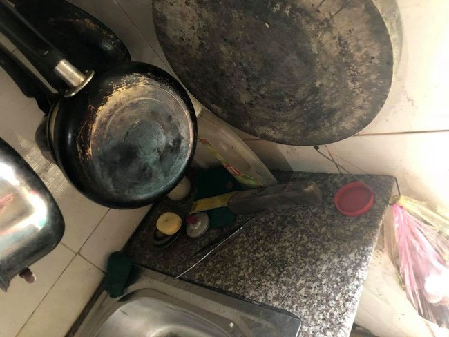 Ngày nghỉ lễ về quê chồng biến thành ngày hành xác vì mẹ chồng quá bẩn: Bát mấy ngày không rửa, bếp ngập cặn mỡ ngàn năm