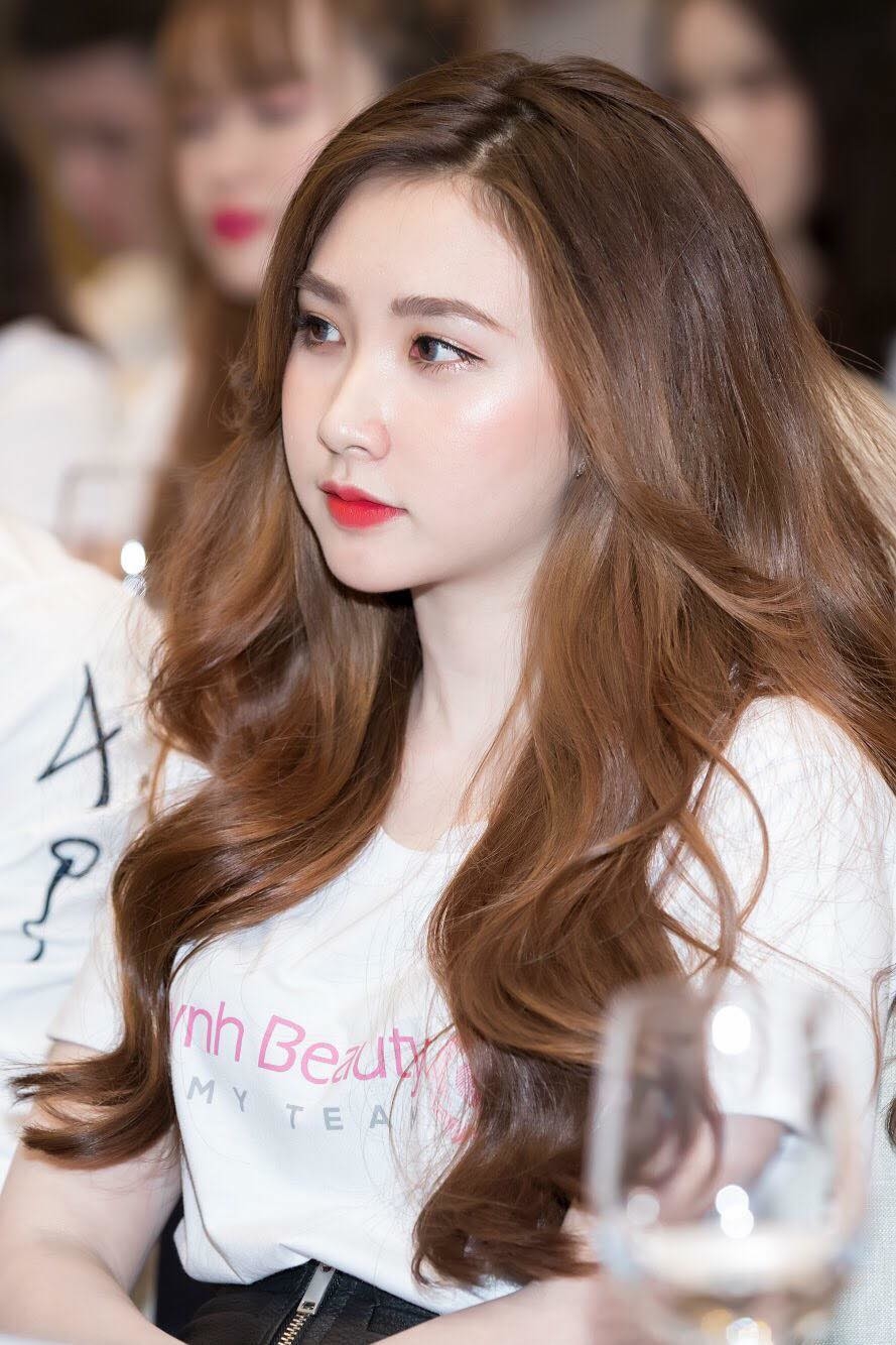 Lộ diện người yêu nóng bỏng của thủ thành Bùi Tiến Dũng, đã ấn định ngày cưới !?