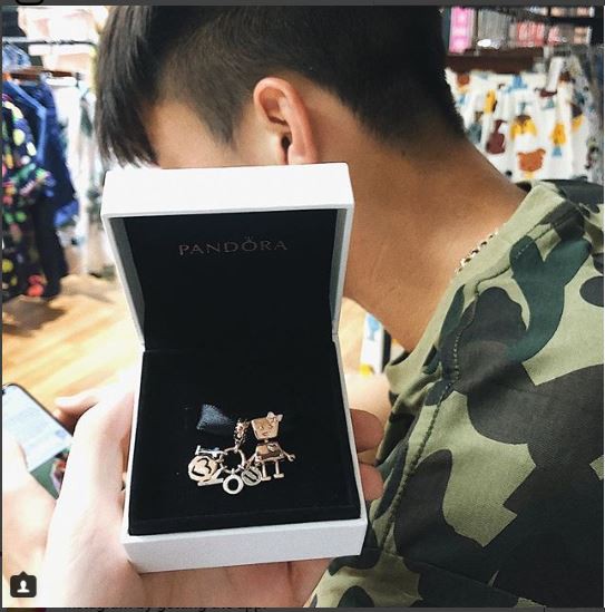 Nhan sắc kẹo ngọt, gia thế giàu có của Quỳnh Anh - cô gái khiến Duy Mạnh đang dự lễ mừng công vẫn tranh thủ ra gặp mặt