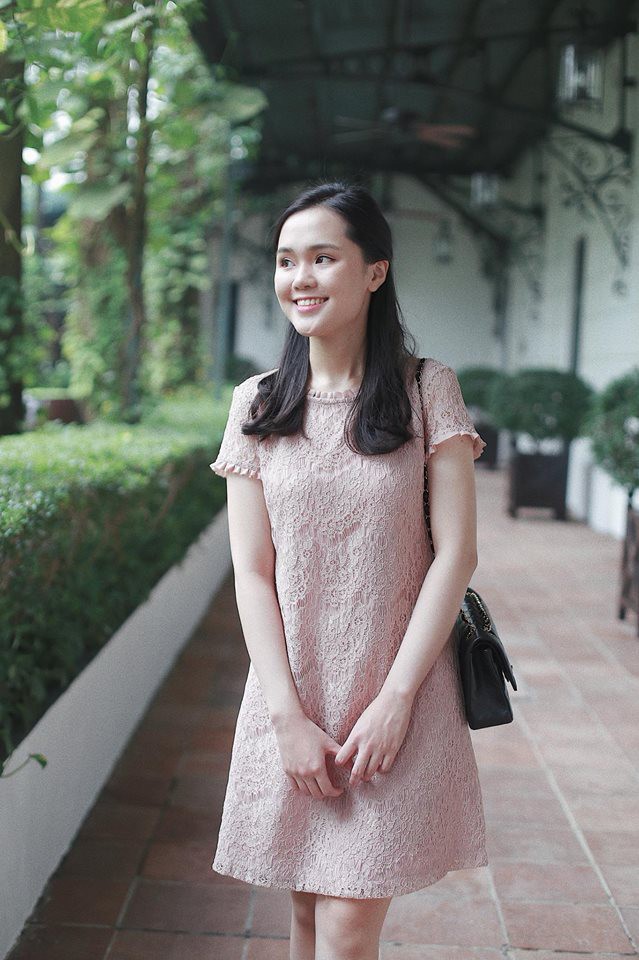 Nhan sắc kẹo ngọt, gia thế giàu có của Quỳnh Anh - cô gái khiến Duy Mạnh đang dự lễ mừng công vẫn tranh thủ ra gặp mặt