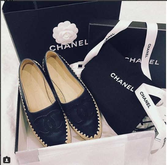 Nhan sắc kẹo ngọt, gia thế giàu có của Quỳnh Anh - cô gái khiến Duy Mạnh đang dự lễ mừng công vẫn tranh thủ ra gặp mặt