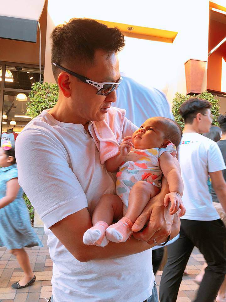 Qua 1 bức ảnh, chồng Thanh Thảo bị người thân bắt lỗi chăm con sơ sinh sai cách