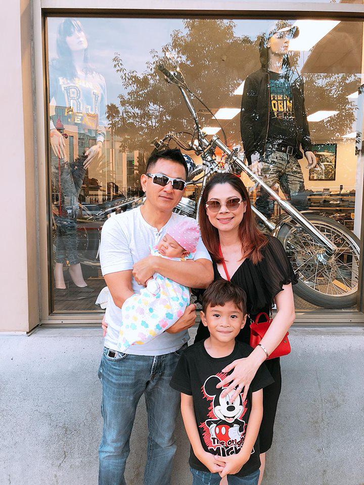 Qua 1 bức ảnh, chồng Thanh Thảo bị người thân bắt lỗi chăm con sơ sinh sai cách