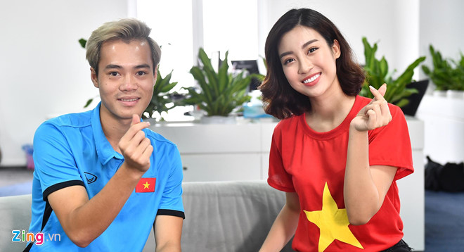 Văn Toàn quát cầu thủ Syria: Không thấy có người đang nằm sân à?