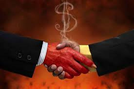 Vén màn bí ẩn chuyện con người bán... linh hồn cho quỷ dữ