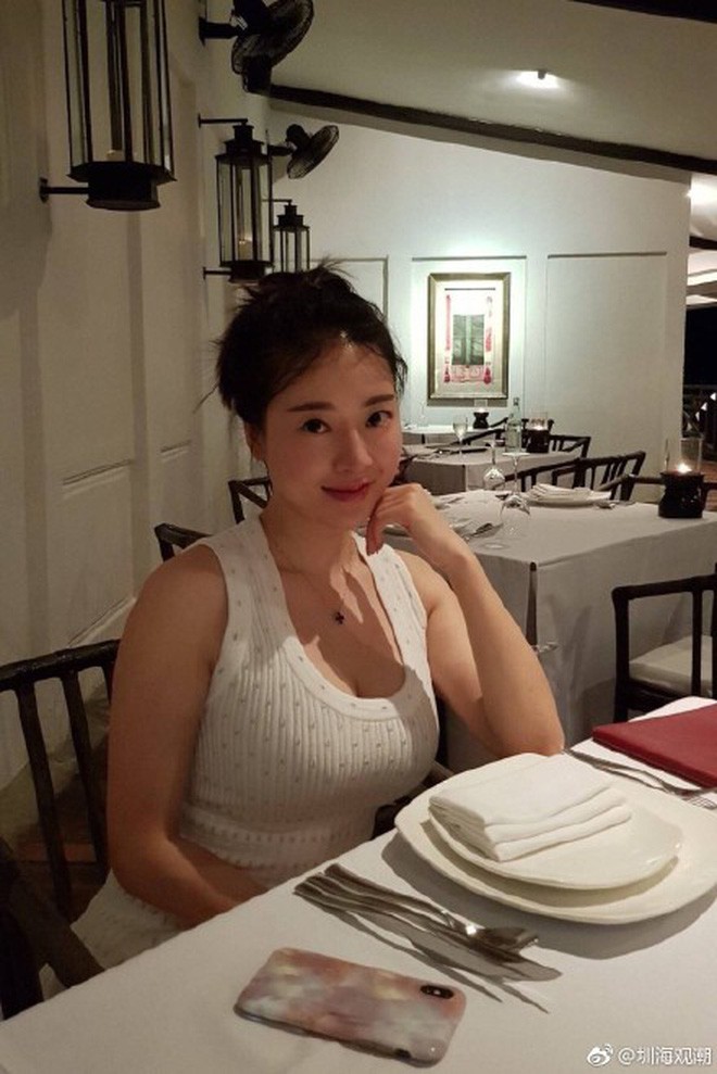 Hồng nhan bạc phận: chồng tỷ phú hơn 19 tuổi dính vào bê bối tình dục, cư dân mạng Trung Quốc bày tỏ cảm thông với Hot girl trà sữa