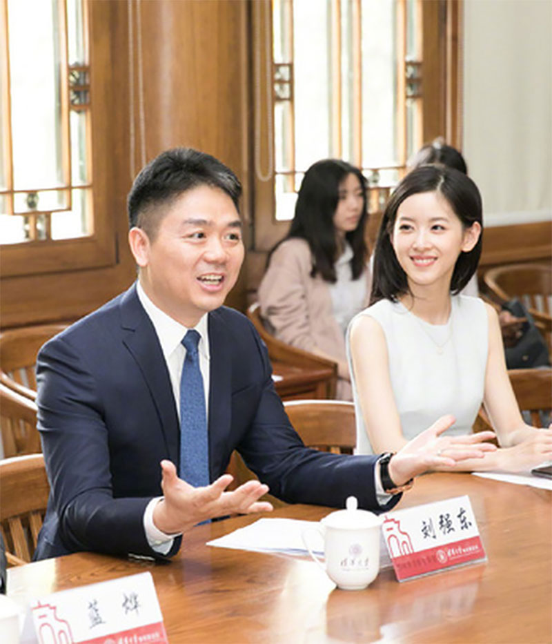 Hồng nhan bạc phận: chồng tỷ phú hơn 19 tuổi dính vào bê bối tình dục, cư dân mạng Trung Quốc bày tỏ cảm thông với Hot girl trà sữa